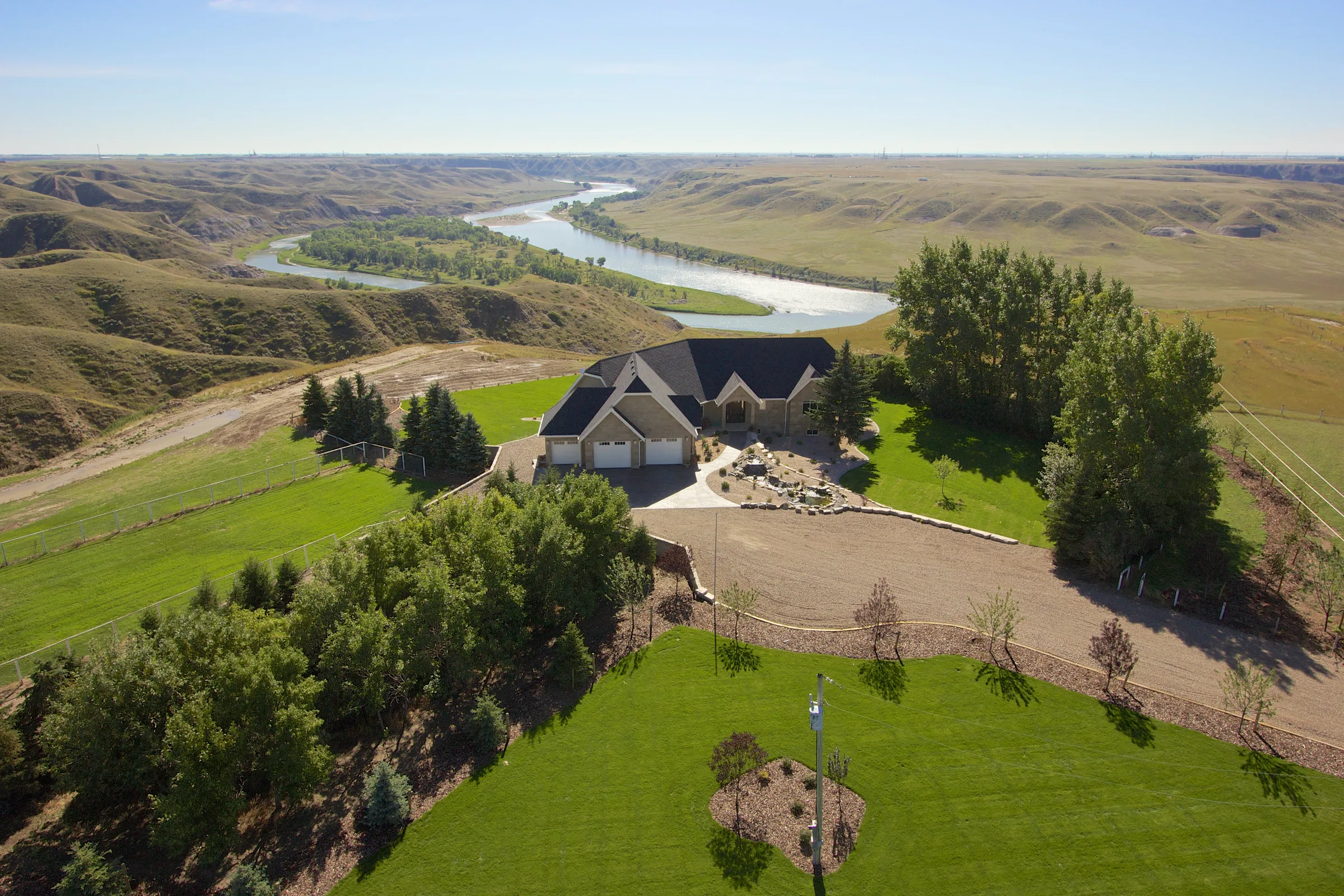 Custom home built by Premiere Builders (photo 28)