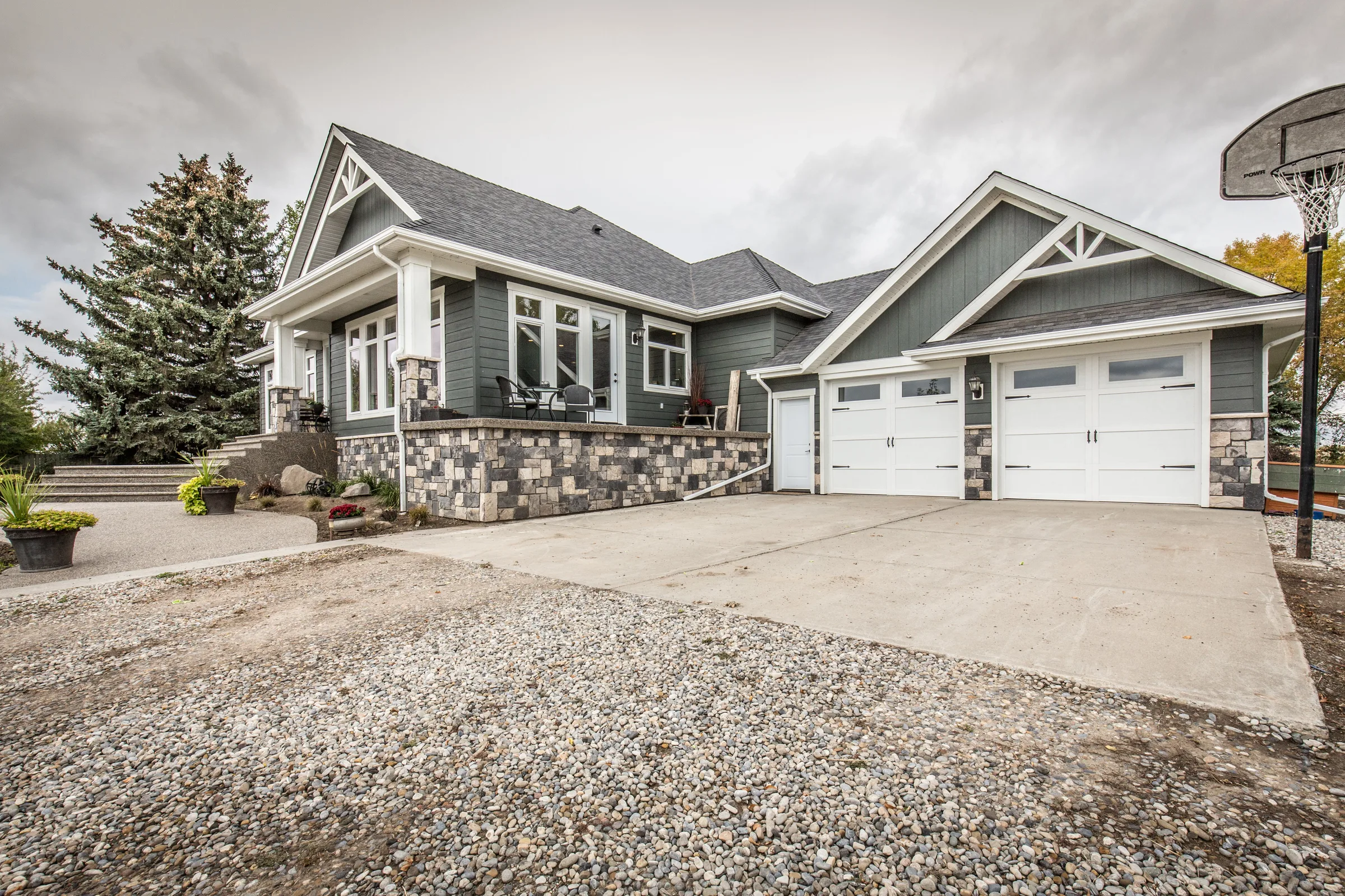 Custom home built by Premiere Builders (photo 31)